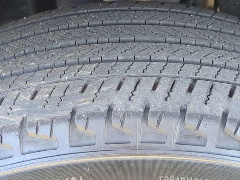 Used 2024 Chevrolet Suburban LT image 16