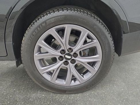 Used 2019 Cadillac XT5 Luxury w/ LPO, Black Ice Package FWD image 30