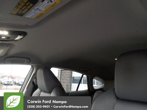 Used 2022 Toyota Venza LE image 23