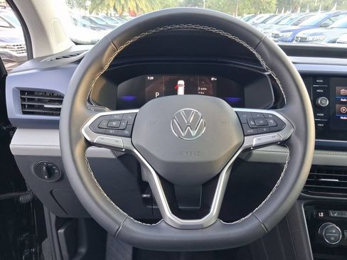 Used 2024 Volkswagen Taos SE w/ Panoramic Sunroof Package FWD image 19