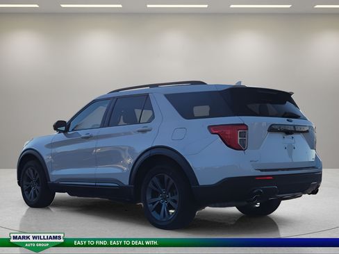 Used 2022 Ford Explorer XLT w/ Equipment Group 202A AWD/4WD image 6