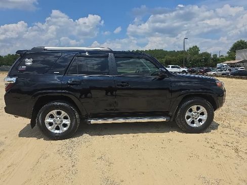Used 2020 Toyota 4Runner SR5 RWD image 7