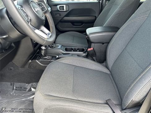 Used 2024 Jeep Wrangler Unlimited Sahara image 18