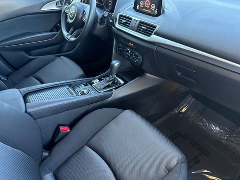 Used 2018 MAZDA MAZDA3 Sport image 17