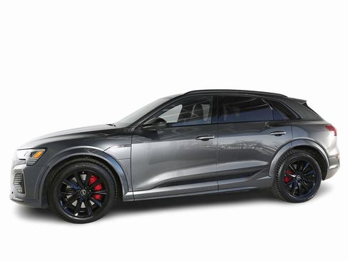 Used 2024 Audi Q8 e-tron Prestige image 4