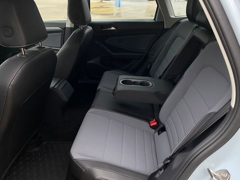 Used 2025 Volkswagen Jetta SE image 29