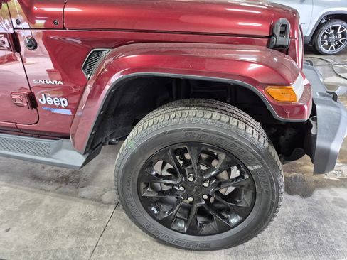 Used 2021 Jeep Wrangler Sahara w/ Cold Weather Group image 25