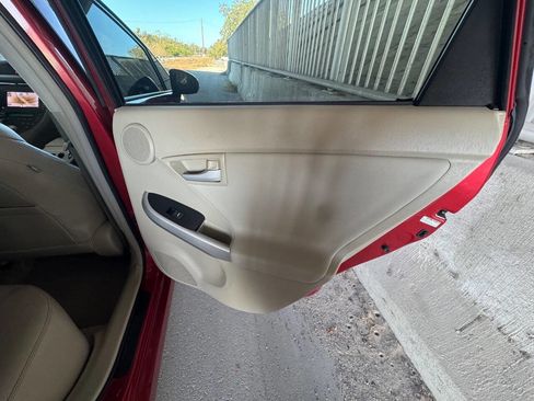 Used 2010 Toyota Prius Five image 21