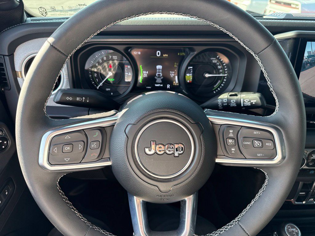 Certified 2025 Jeep Wrangler Unlimited Sahara w/ Safety Group AWD/4WD image 21