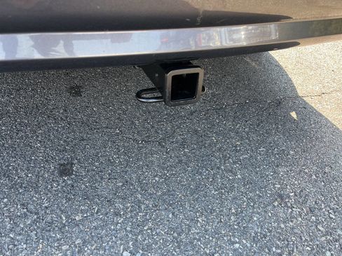 Used 2016 Dodge Grand Caravan SXT w/ UConnect Hands-Free Group FWD image 12