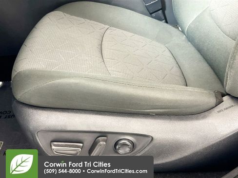 Used 2023 Toyota RAV4 XLE image 23