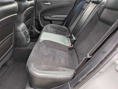 Used 2019 Dodge Charger Scat Pack w/ Dynamics Package RWD image 17