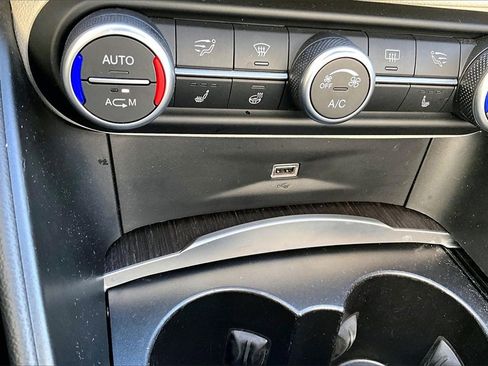 Used 2018 Alfa Romeo Giulia Ti image 15