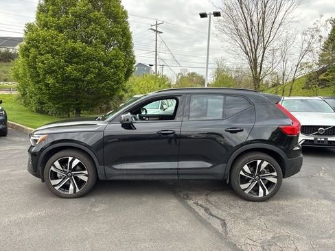 Used 2023 Volvo XC40 B5 Plus w/ Climate Package AWD/4WD image 2