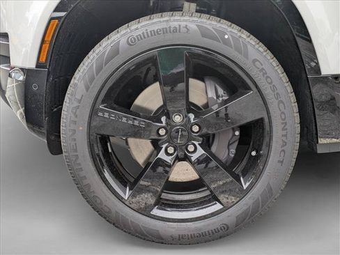 New 2026 Land Rover Defender 130 X-Dynamic SE AWD/4WD image 10