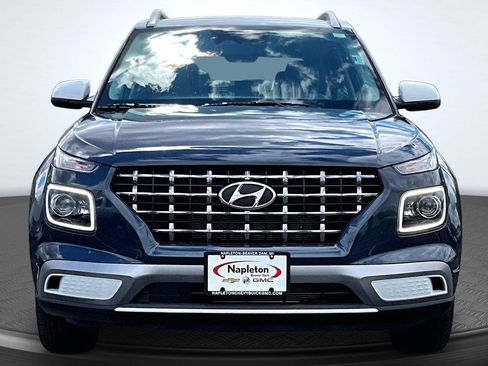 Used 2024 Hyundai Venue Limited FWD image 3