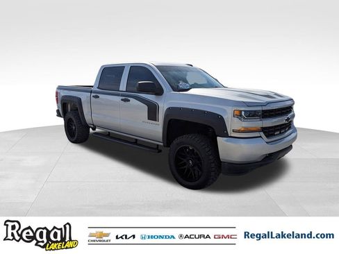Used 2018 Chevrolet Silverado 1500 Custom w/ Custom Value Package image 2