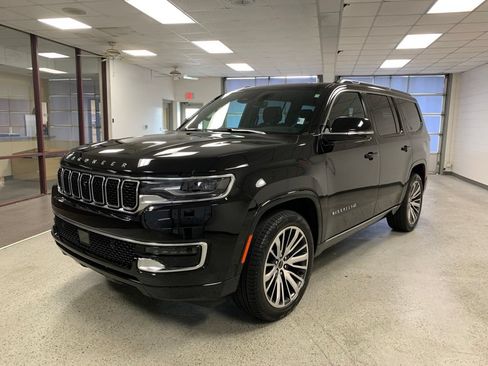 Certified 2025 Jeep Wagoneer Series II AWD/4WD image 5