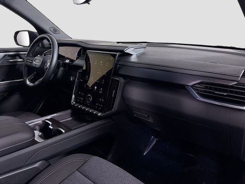 Used 2026 GMC Acadia Elevation image 32