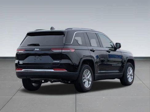 Used 2023 Jeep Grand Cherokee Laredo AWD/4WD image 6