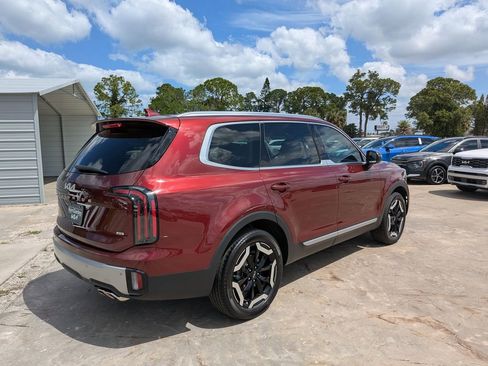 Certified 2023 Kia Telluride EX w/ EX Captain's Chair Package AWD/4WD image 8