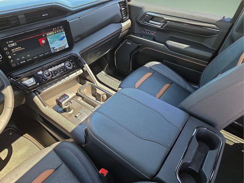 Certified 2024 GMC Sierra 1500 AT4 w/ Technology Package AWD/4WD image 9