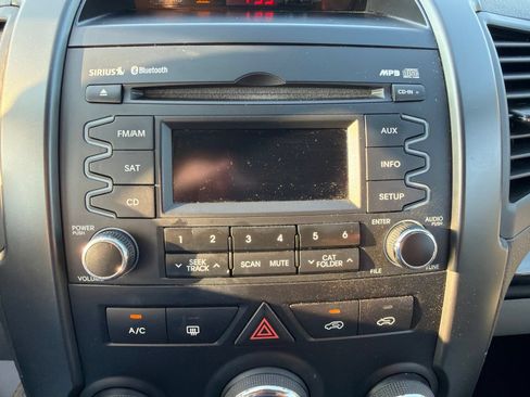 Used 2011 Kia Sorento LX AWD/4WD image 19