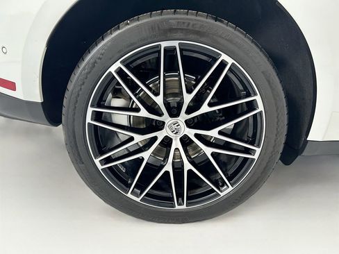 Used 2022 Porsche Macan AWD/4WD image 32