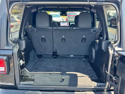 Used 2024 Jeep Wrangler Unlimited Sport AWD/4WD image 15