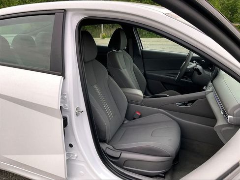 Used 2024 Hyundai Elantra SEL FWD image 11