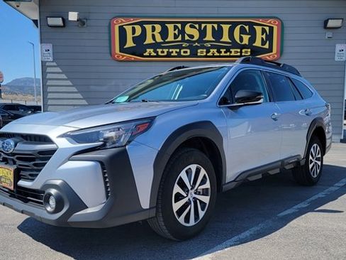 Used 2025 Subaru Outback Premium image 1
