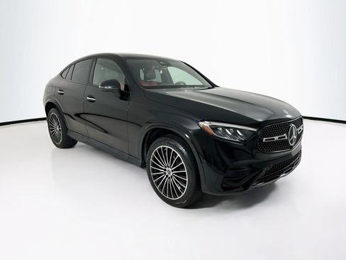 Used 2025 Mercedes-Benz GLC 300 4MATIC image 1