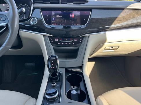 Used 2020 Cadillac XT6 Premium Luxury FWD image 20