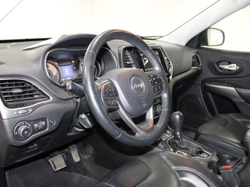 Used 2019 Jeep Cherokee Limited image 17