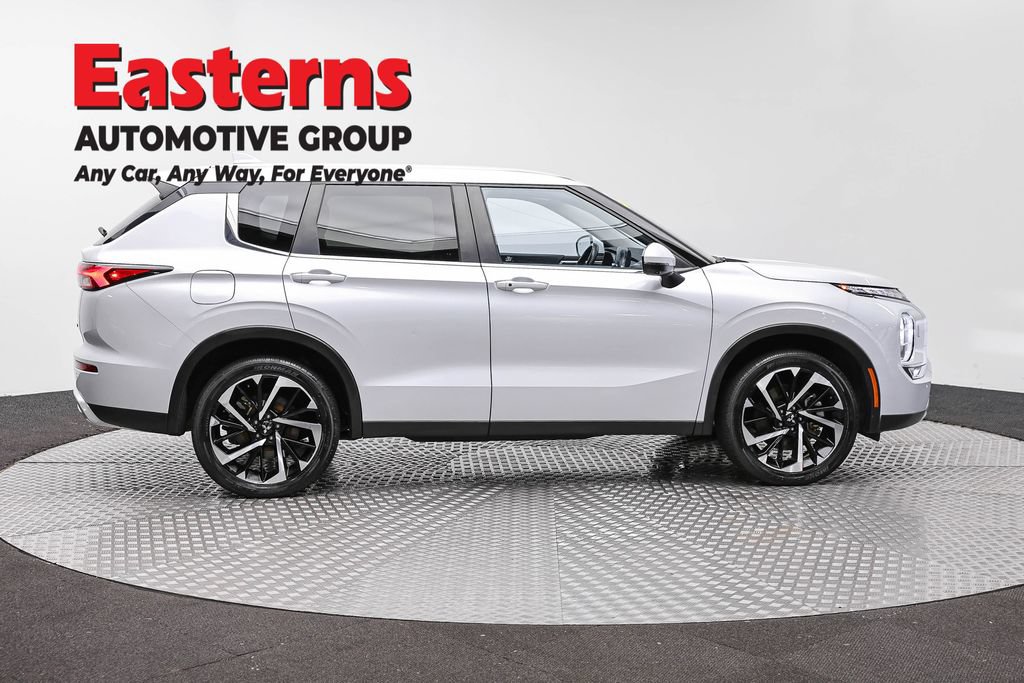 Used 2024 Mitsubishi Outlander SE AWD/4WD image 6