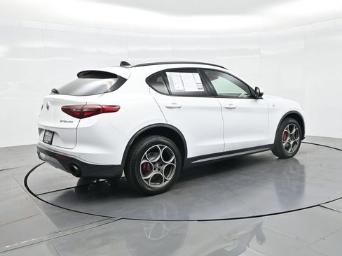 Used 2022 Alfa Romeo Stelvio Ti image 7