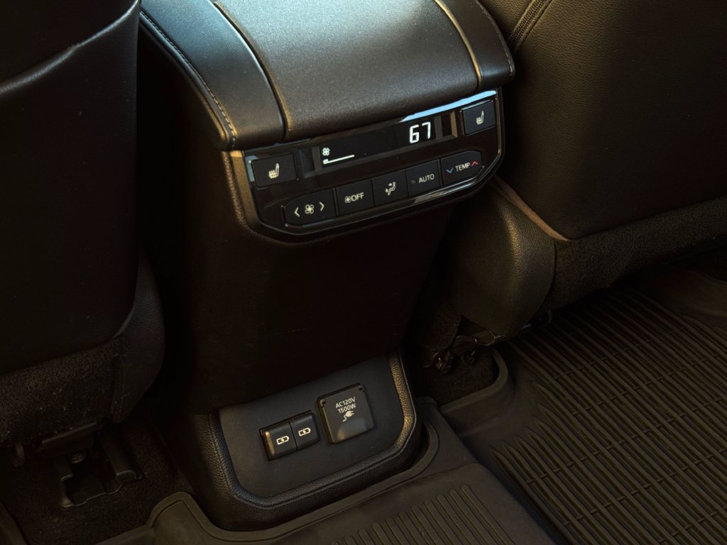 Certified 2022 Toyota Highlander Platinum AWD/4WD image 27