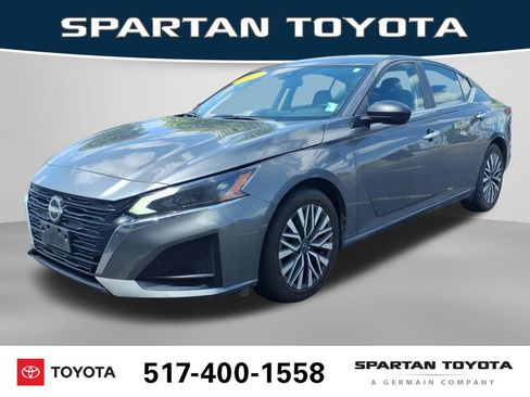 Used 2024 Nissan Altima 2.5 SV FWD image 1