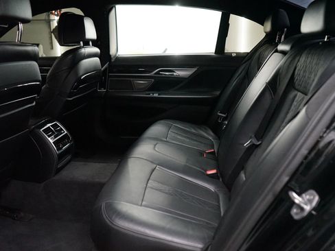 Used 2016 BMW 750i xDrive image 19