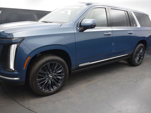 Certified 2026 Cadillac Escalade ESV Luxury w/ Touring Package image 40