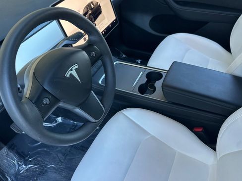 Used 2023 Tesla Model Y Long Range image 5