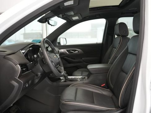 Used 2023 Chevrolet Traverse Premier AWD/4WD image 17