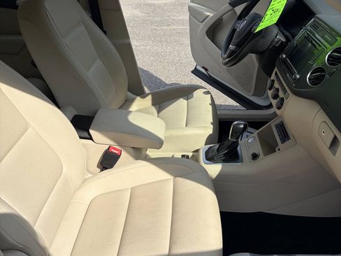 Used 2017 Volkswagen Tiguan S AWD/4WD image 12