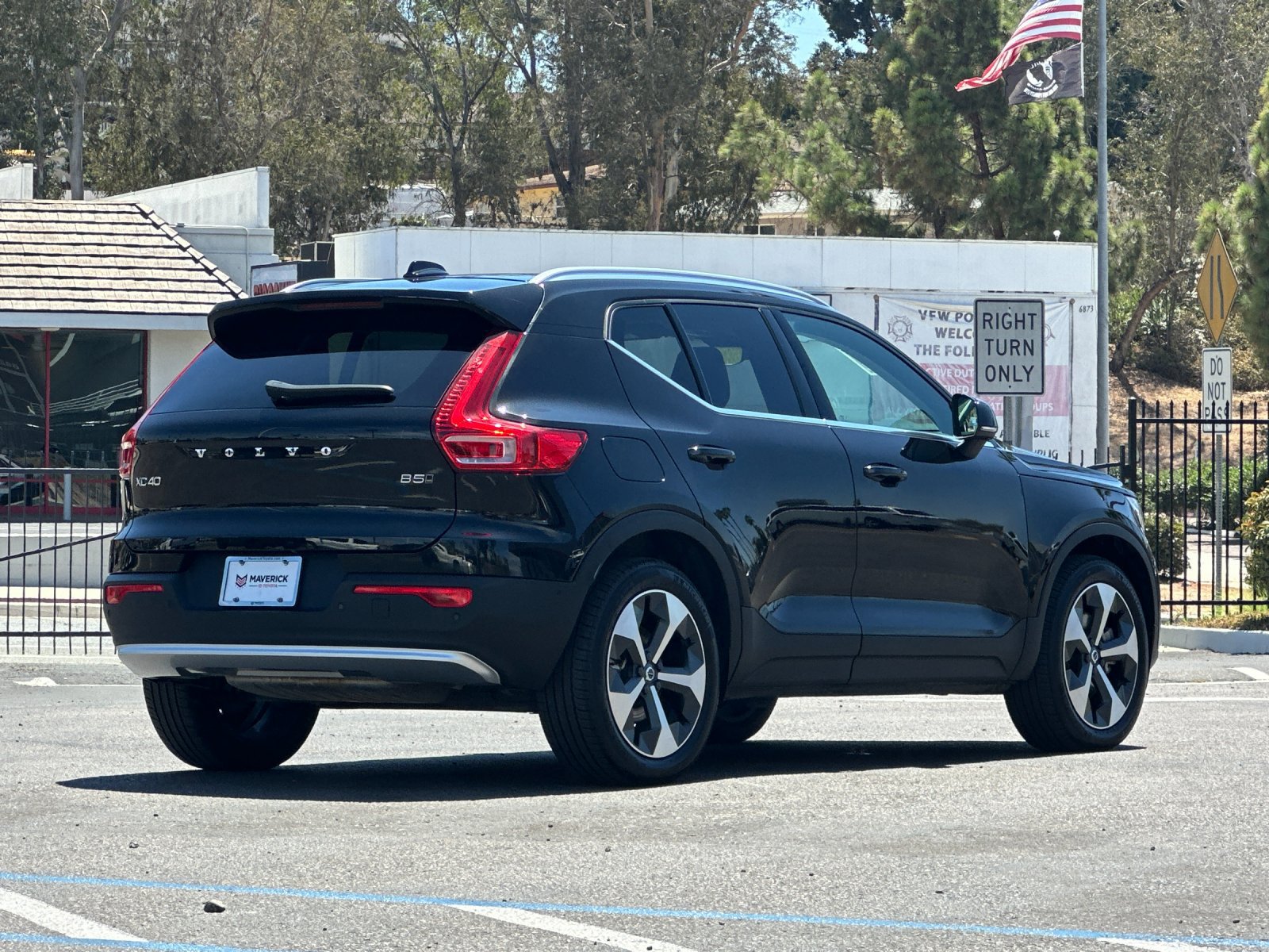 Used 2025 Volvo XC40 B5 Plus AWD/4WD image 5