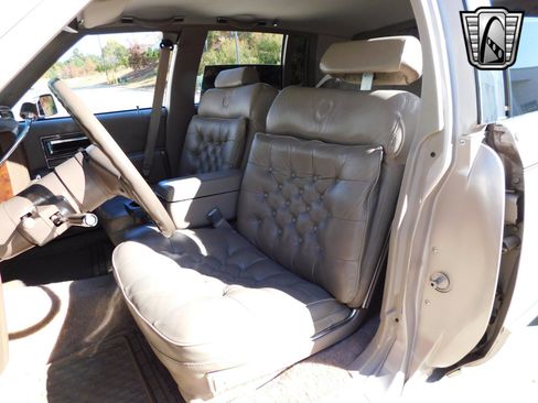 Used 1991 Cadillac Brougham image 22