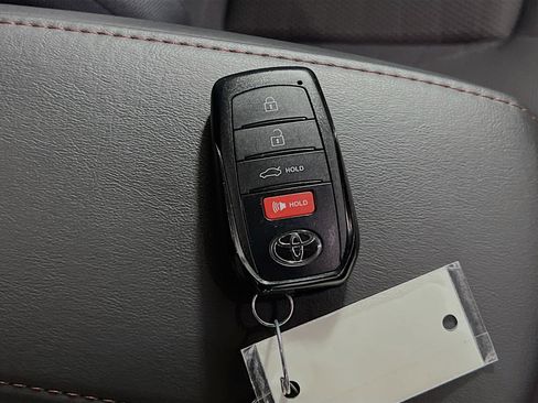 Used 2025 Toyota Corolla SE image 36