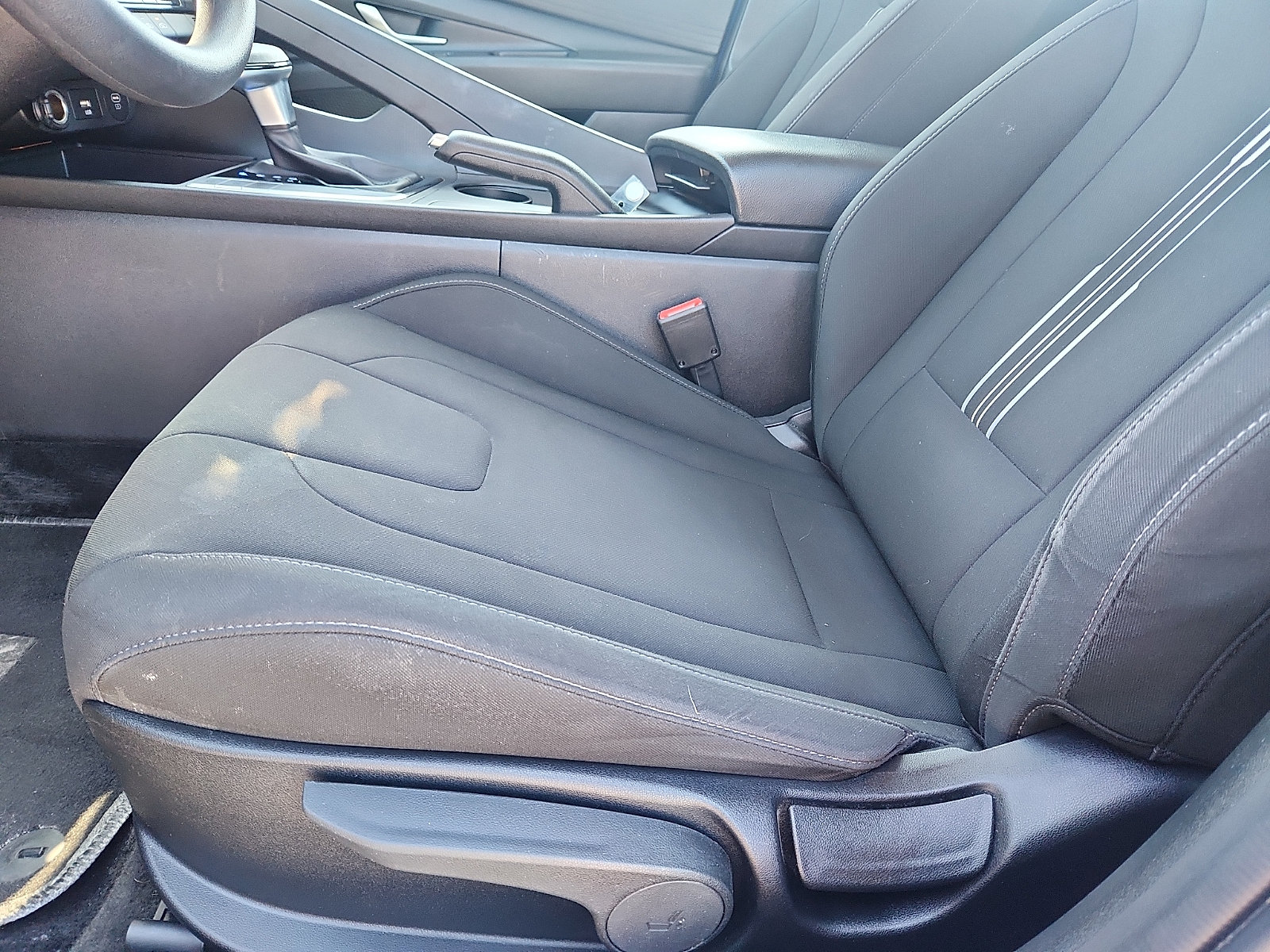Certified 2024 Hyundai Elantra SEL FWD image 22