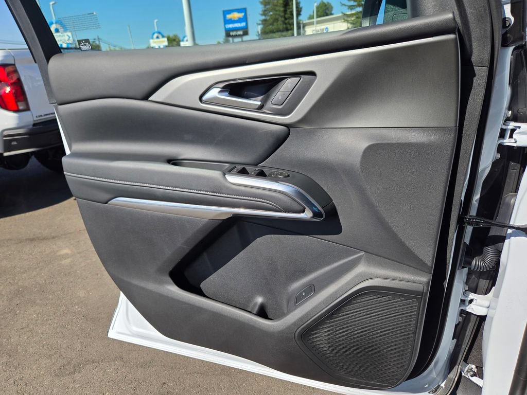 Used 2026 Chevrolet Traverse LT w/ Driver Confidence Package FWD image 13
