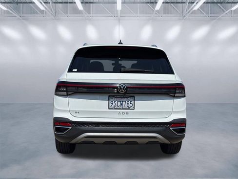 Used 2025 Volkswagen Taos SE FWD image 5