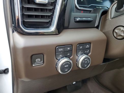 Certified 2022 GMC Sierra 1500 Denali w/ Denali Reserve Package AWD/4WD image 11